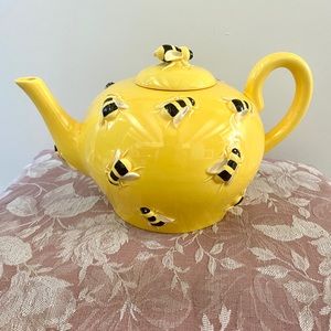 Vintage honey bee teapot Department 56 Yellow Buzz Ceramic Pottery Lid bees big